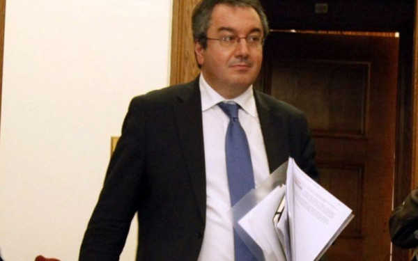 Μόσιαλος: Tρία ερωτήματα για το εμβόλιο της Pfizer