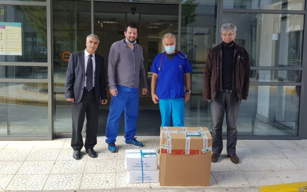 Υγειονομικό υλικό στο νοσοκομείο Πολυγύρου από το Επιμελητήριο Χαλκιδικής