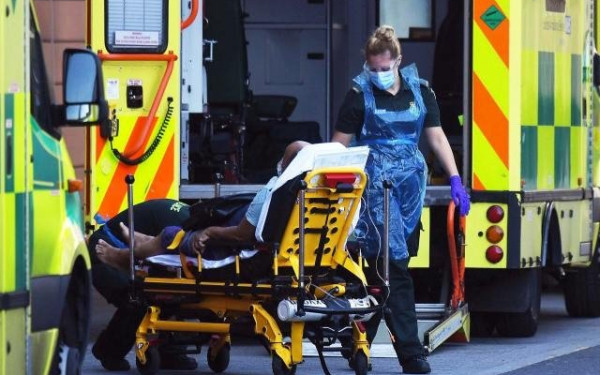 Αγγλία: 370 νέοι θάνατοι από την COVID 19 στα νοσοκομεία