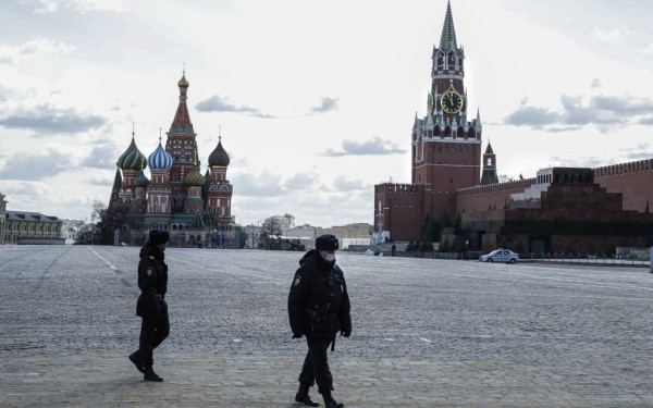 Ρωσία: Αμερικανίδα συνελήφθη επειδή έβγαλε βόλτα ένα μοσχάρι στην Κόκκινη Πλατεία