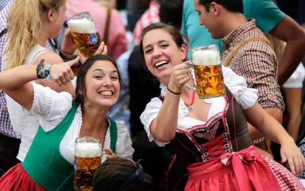Οι γερμανοί μεταφέρουν το Oktoberfest στο Ντουμπάι