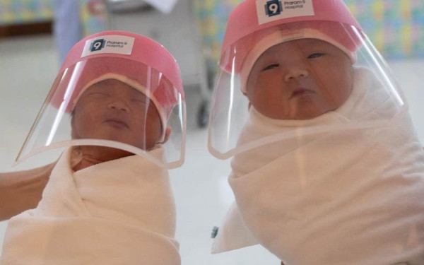 Κορονοϊός: Στην Ταϊλάνδη τα νεογέννητα έχουν τις δικές τους μάσκες (Φωτ.)