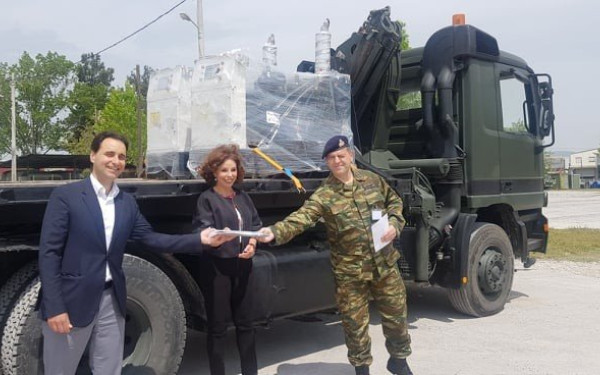 Eξοπλισμό στον ελληνικό στρατό στα φυλάκια του Έβρου παρέδωσε η Βούλα Πατουλίδου
