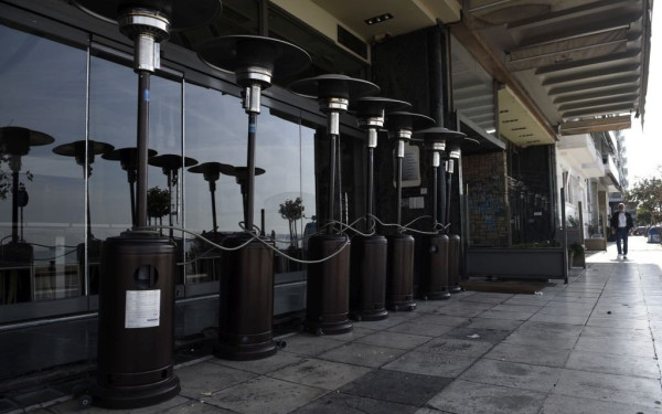 Αν γίνει και στην Ελλάδα... - Το Βέλγιο απαγόρευσε θερμάστρες εξωτερικού χώρου στις καφετέριες και μοιράζει κουβέρτες