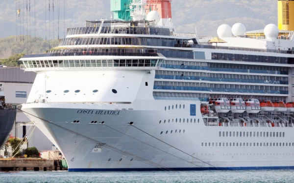 Επιβάτης έπεσε στη θάλασσα από κρουαζιερόπλοιο για να γλιτώσει χρέος από τζόγο