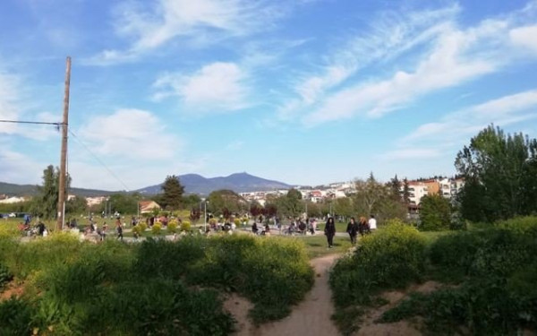 "Ξεμύτισαν" οι Θεσσαλονικείς - Συνωστισμός στο Ελαιόρεμα στην Πυλαία