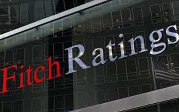 Fitch: Επιβεβαίωσε την επενδυτική βαθμίδα με σταθερές προοπτικές