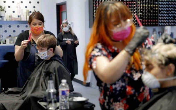 Lockdown: Πώς θα λειτουργήσουν τα κομμωτήρια το Σαββατοκύριακο