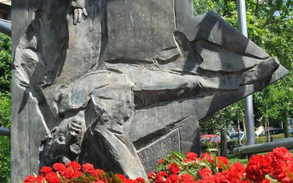 Θεσσαλονίκη: Το ΕΚΘ τιμά τον αιματοβαμμένο Μάη του 1936 με κατάθεση στεφάνων