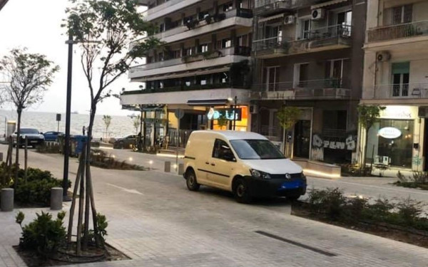 Θεσσαλονίκη: Η παράνομη στάθμευση δεν καταλαβαίνει ούτε από... lockdown