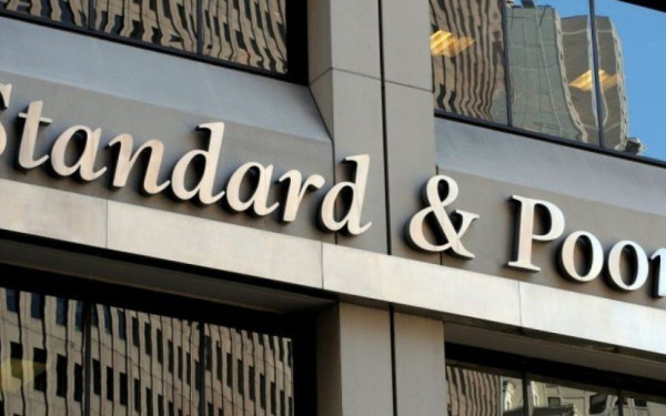 Standard & Poor's: Αναβάθμισε την ελληνική οικονομία κατά μία βαθμίδα στο BBB