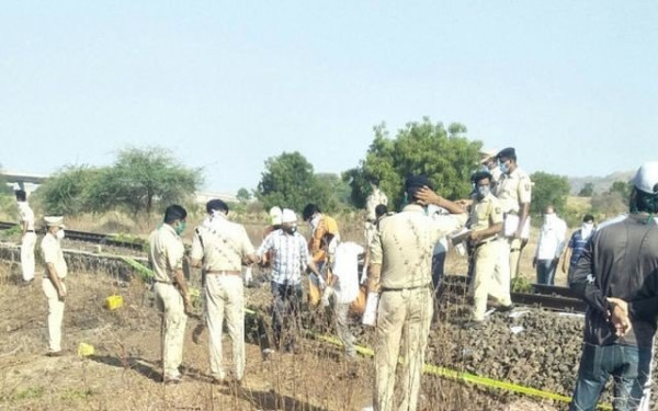Ινδία: Τρένο χτύπησε και σκότωσε 14 άνδρες εργάτες 
