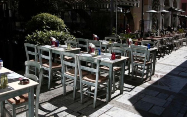 Σε ισχύ έως το τέλος του έτους οι ρυθμίσεις για τα τραπεζοκαθίσματα