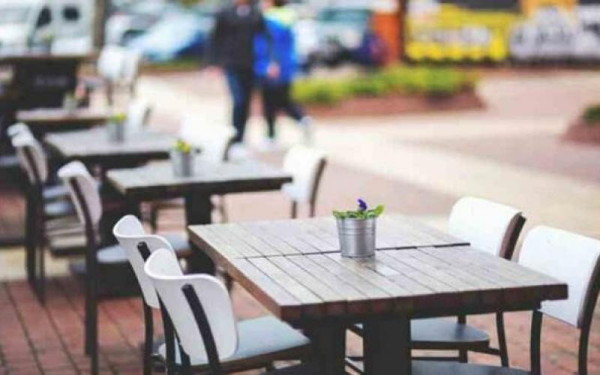 Πεζοδρομήσεις, διπλασιασμός του χώρου για τραπεζοκαθίσματα και μειώσεις έως 50% των δημοτικών τελών 