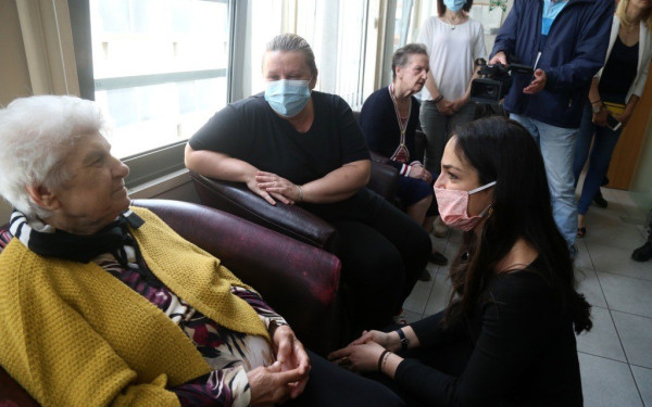 Θεσσαλονίκη: Δομές φροντίδας παιδιών και ηλικιωμένων επισκέφθηκε η Δόμνα Μιχαηλίδου