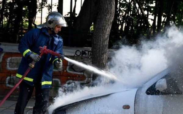 Παρανάλωμα του πυρός νταλίκα με 9 αυτοκίνητα στην Κοζάνη (βίντεο)