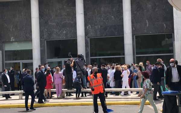 Νοσηλευτές χειροκρότησαν τον Κ. Μητσοτάκη στο ΑΧΕΠΑ (βίντεο, φωτ.)