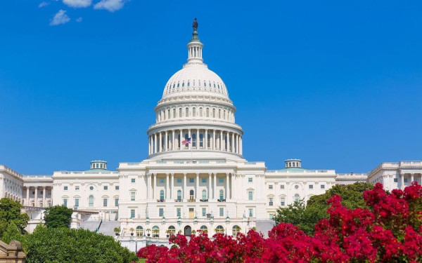 Οι ΗΠΑ δεν θα επιβάλουν νέους περιορισμούς στη χρήση αμερικανικών όπλων στην Ουκρανία