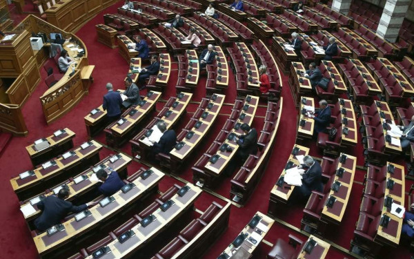 Έχονται 12 νομοσχέδια μέσα στο καλοκαίρι: Πριμ παραγωγικότητας, talent visa και νέος Κ.Ο.Κ.