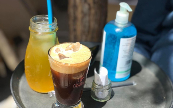 Διατήρηση του ΦΠΑ στο 13% σε καφέ και μη αλκοολούχα ζητά η ΠΟΕΣΕ