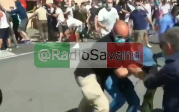 Νεοφασίστες επιτέθηκαν σε δημοσιογράφους στη Ρώμη (βίντεο)