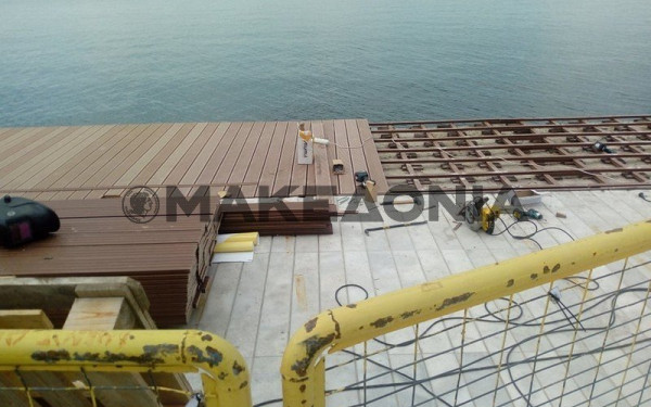 Νέο ξύλινο ντεκ αποκτά η Νέα Παραλία Θεσσαλονίκης (Φωτ) 