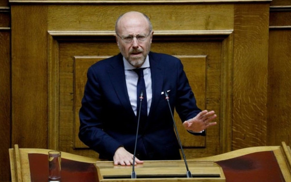 Βαρτζόπουλος σε Κικίλια: Υποχρεωτικός ο εμβολιασμός του πληθυσμού