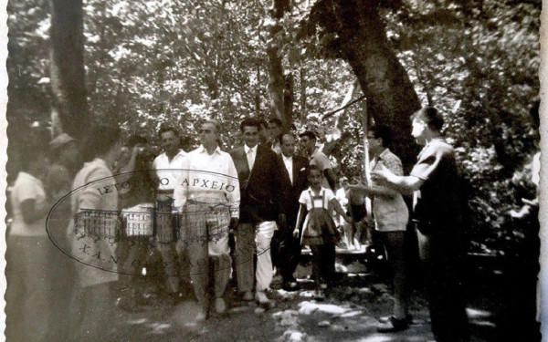 Ιστορικό Αρχείο Χ.Α.Ν.Θ.: Όταν ο Κωνσταντίνος Καραμανλής επισκέφθηκε την κατασκήνωση στο Πήλιο