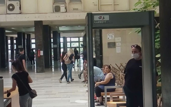 Δολοφονία 49χρονου στον Εύοσμο: Στον εισαγγελέα η σύζυγος και η κόρη του (Βίντεο)