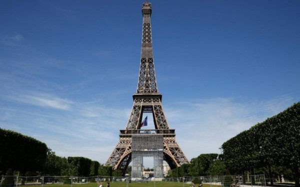 Γαλλία: Μεθυσμένοι Αμερικανοί τουρίστες διανυκτέρευσαν στην κορυφή του Πύργου του Άιφελ 