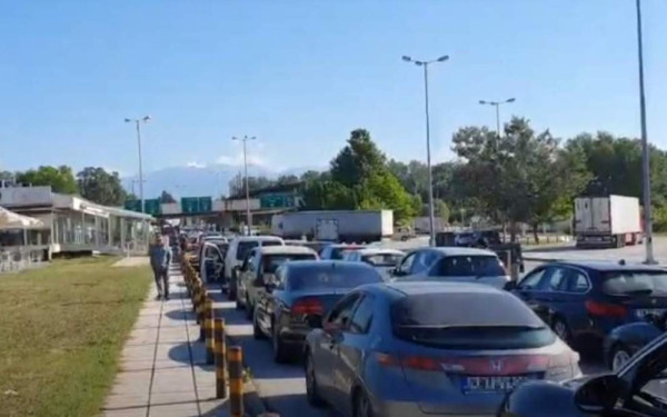 Βόρεια Ελλάδα: Στο φουλ οι μηχανές του οδικού τουρισμού - Η εικόνα από τους συνοριακούς σταθμούς