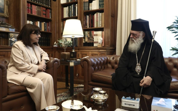 Η Κ. Σακελλαροπούλου θα συναντηθεί αύριο με τον αρχιεπίσκοπο Ιερώνυμο