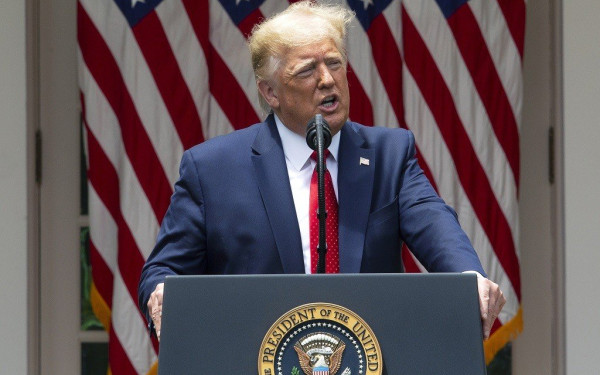 Κορονοϊός: Οι Αμερικανοί πεθαίνουν και ο Τραμπ πανηγυρίζει για το τείχος στο Μεξικό