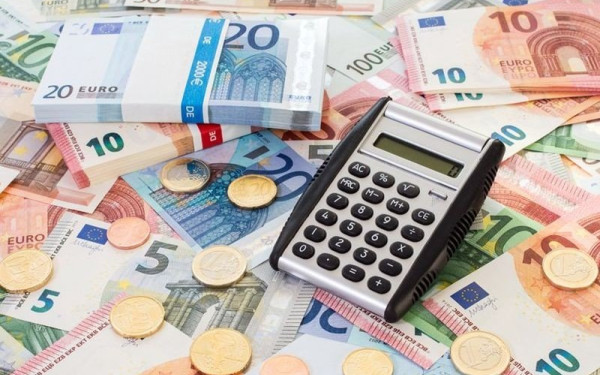 Επίδομα ακρίβειας 250 ευρώ: Δικαιούχοι και πληρωμές - Ποιοι θα λάβουν διπλή πληρωμή (βίντεο)