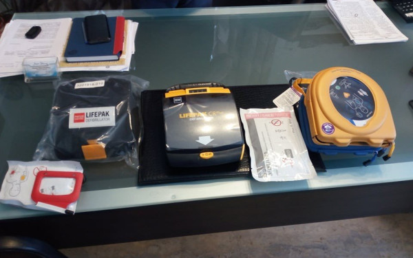 Δωρεά απινιδωτών στο Δήμο Σιθωνίας