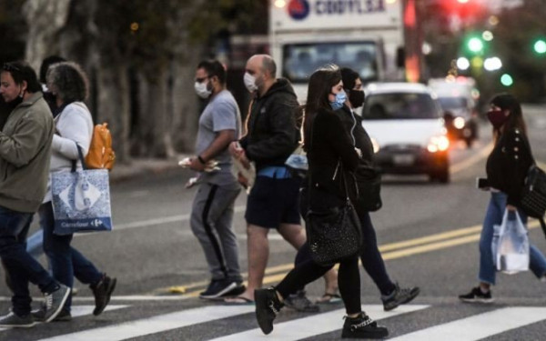 Αργεντινή: Οι πάντες πρέπει να εμβολιαστούν πλήρως κατά της COVID-19 όταν έρθει το φθινόπωρο