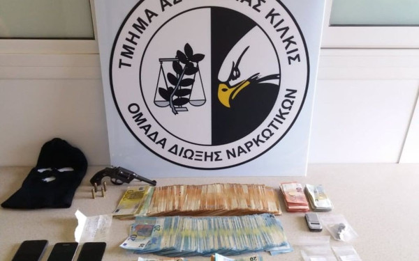 Όπλα και ναρκωτικά εντοπίστηκαν στα σπίτια δύο ανδρών σε Θεσσαλονίκη και Πέλλα