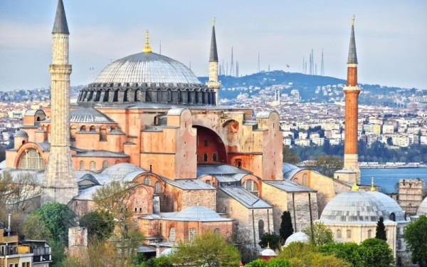 Τουρκία: Συνέντευξη για την αποκατάσταση της Αγίας Σοφίας - Επικρίσεις για τα βαρέα οχήματα εντός του μνημείου