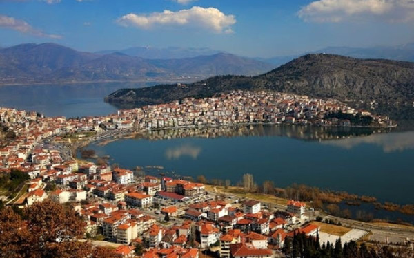 Bίντεο: «Καστοριά, δεν τη χορταίνεις!»