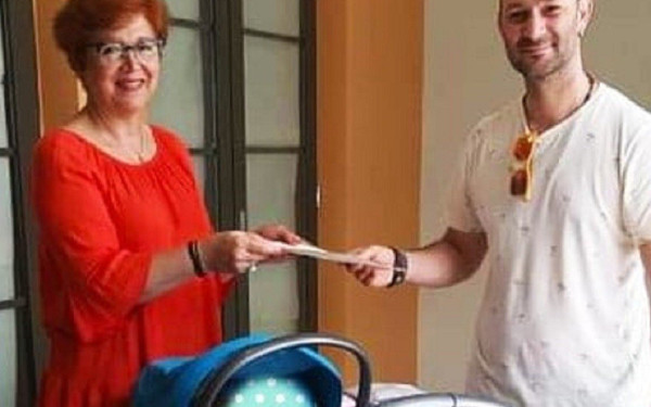 Δήμος Νάουσας: Δωρίζει παρκοκρέβατα και στηρίζει νέους γονείς