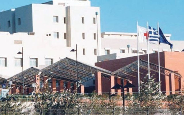 Νοσοκομείο "Παπαγεωργίου": Τι απαντά η διοίκηση στην καταγγελία δημοσιογράφου για κακοποίηση του πατέρα του