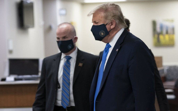 ΗΠΑ: Τουλάχιστον ένα διαγνωστικό τεστ για τον κορονοϊό την ημέρα κάνει ο Τραμπ