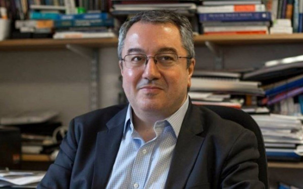 Μόσιαλος για εμβόλιο Οξφόρδης: Η αποτελεσματικότητά του μπορεί να φτάσει ως και 90%