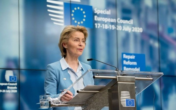 H Ούρσουλα φον ντερ Λάιεν ανακοίνωσε -στα ελληνικά- την πρώτη πληρωμή της Ελλάδας από το Ταμείο Ανάκαμψης 