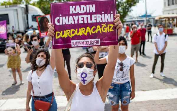 Τουρκία: Αποφασισμένες να υπερασπιστούν τη Σύμβαση της Κωνσταντινούπολης κατά της ενδοοικογενειακής βίας οι γυναίκες