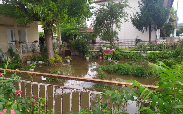 Θεσσαλονίκη: "Πνίγηκε ο Λαγκαδάς" - Αγανακτισμένοι οι κάτοικοι (Βίντεο -Φωτ.)