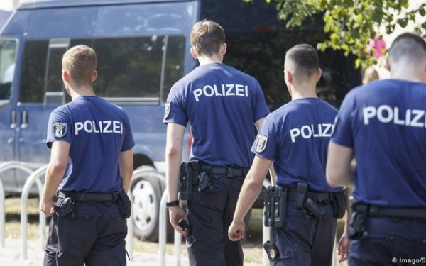 Γερμανία: Αστυνομικός έκλεψε τυρί από φορτηγό που ενεπλάκη σε τροχαίο