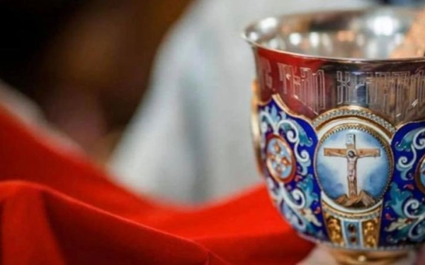 Η εκκλησία της Κέρκυρας αποφάσισε να... απαγορεύσει σε 2 βουλευτές να μεταλαμβάνουν τη Θεία Κοινωνία