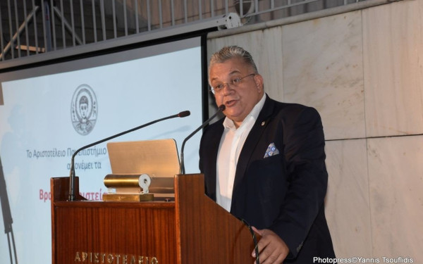 ΑΠΘ -Παπαϊωάννου: Ο εμβολιασμός το μόνο διαβατήριο για την επιστροφή στα αμφιθέατρα