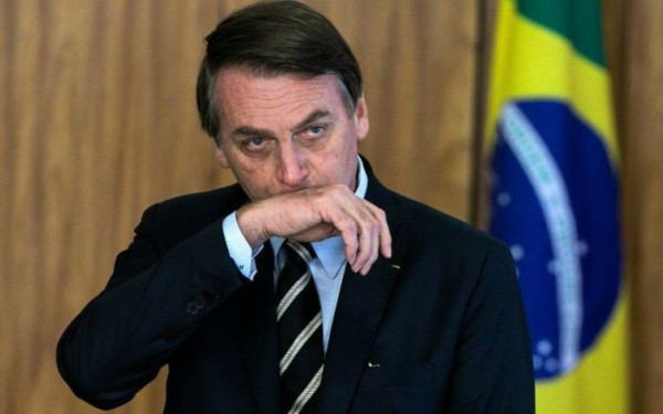 Ο ακροδεξιός Μπολσονάρου αδειάζει το γραφείο του...